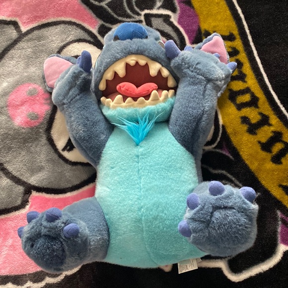 Disney Other - Disney store stitch plush